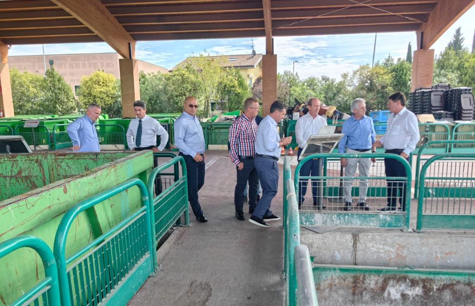 Read more about the article Primarii arădeni au studiat la Verona funcționarea unui centru de colectare a deșeurilor de la populație
