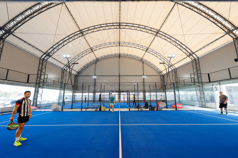 Read more about the article Șase terenuri de padel în centrul Timișoarei. Padel Center a inaugurat noua bază din Cartierul Vienez by Nord One
