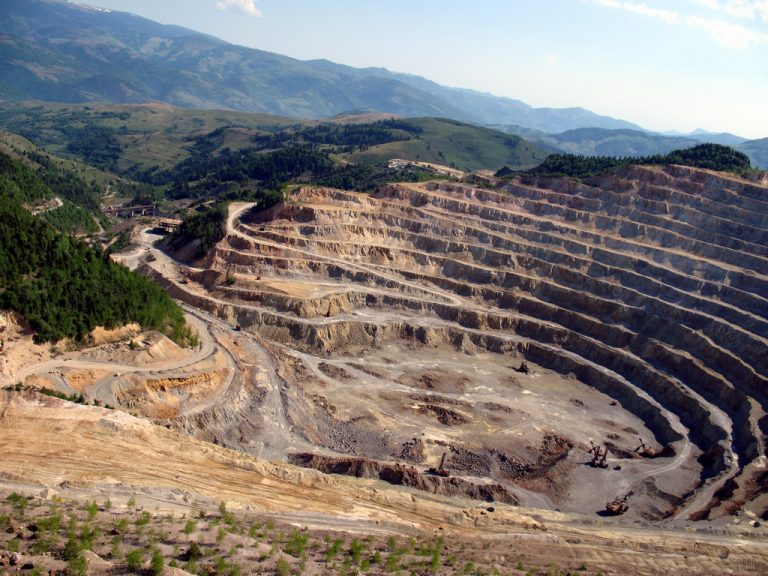 Read more about the article VarDev – Demiteri determinate de interese marunte!?