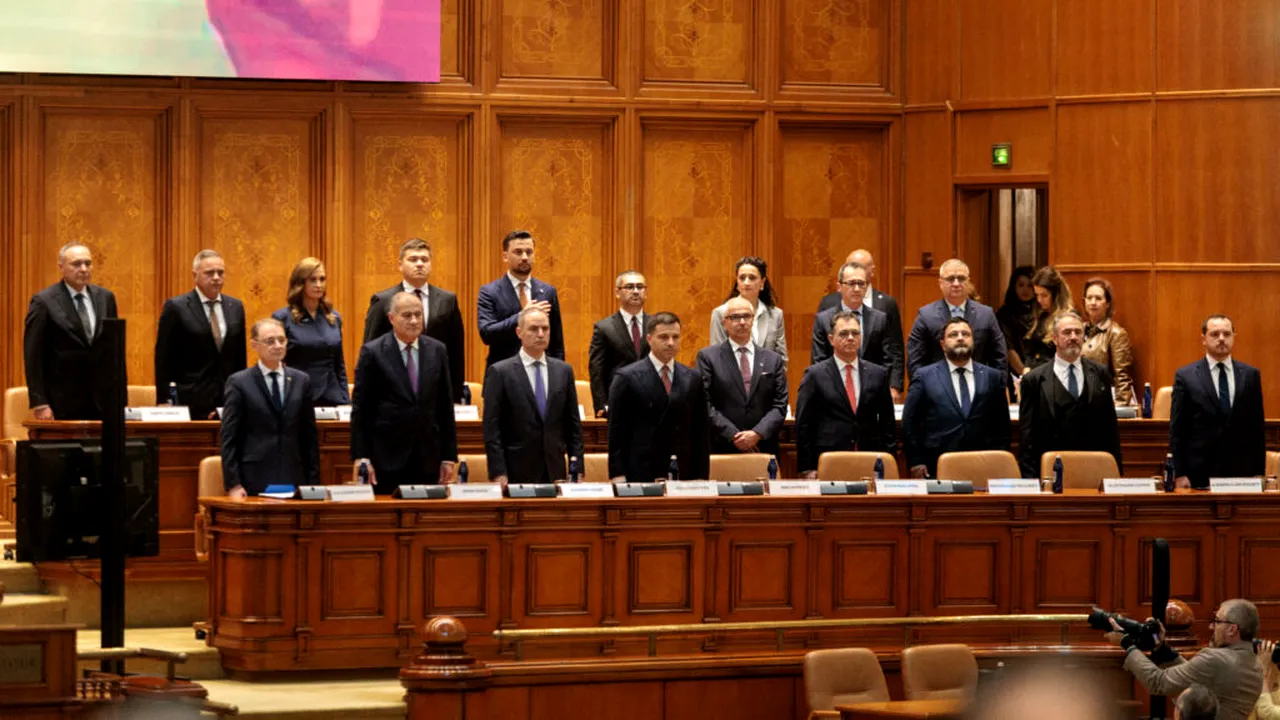 Read more about the article România are un nou Guvern. Cabinetul condus de Luca Niculescu a primit votul Parlamentului