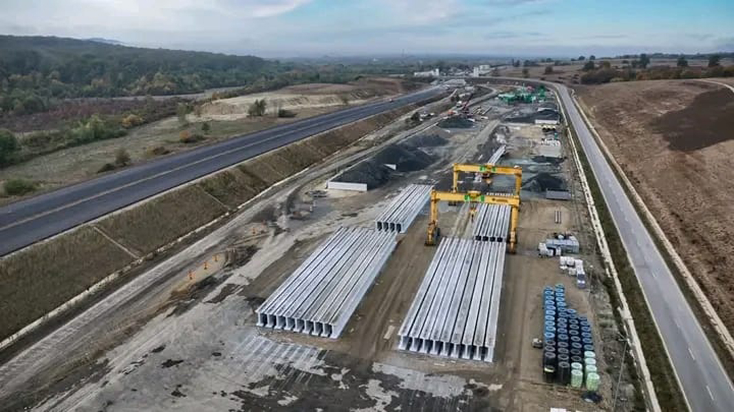 Read more about the article Autostrada A1 Margina–Holdea a ajuns la 70% progres fizic. Lucrările avansează la viaducte și pasaje