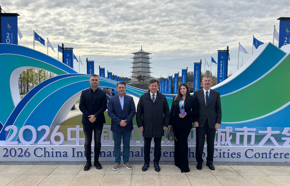 You are currently viewing Iustin Cionca: „8 zile, 16 evenimente, 6 invitații pentru oamenii de afaceri arădeni în China”