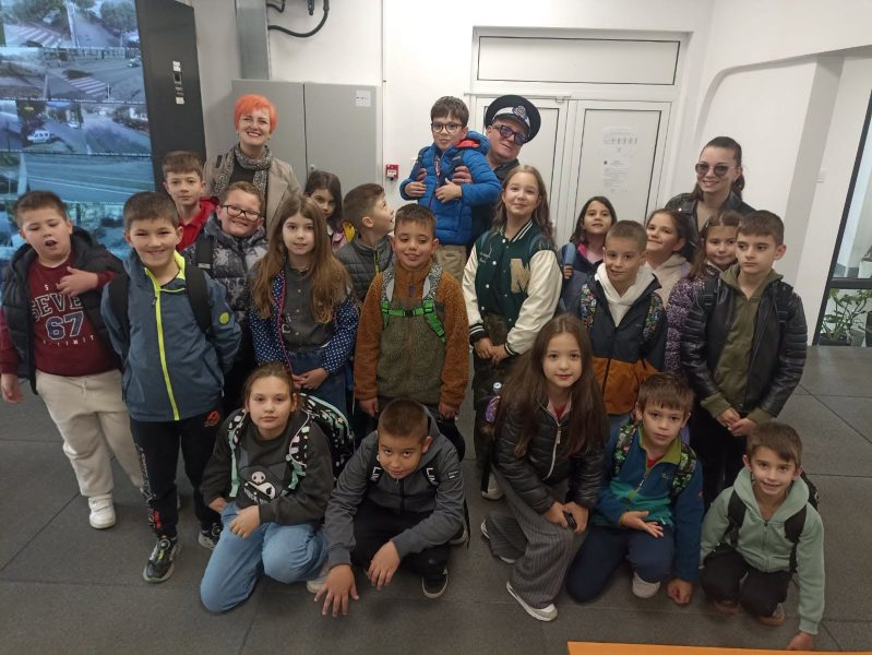 Read more about the article Poliția Locală Deva, destinație educativă pentru elevii din programul „Școala Altfel”